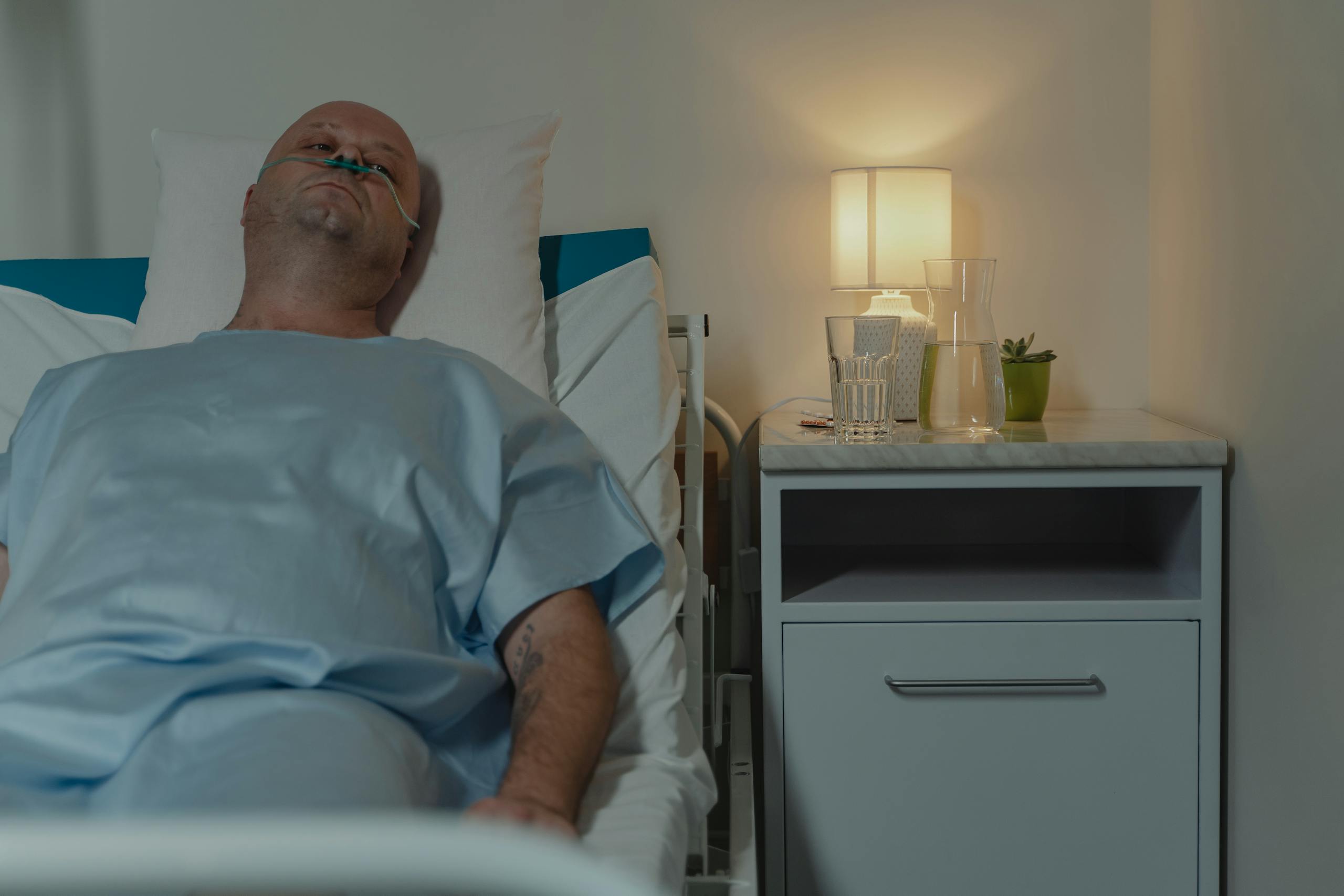 Man recovering in hospital bed after hernia mesh surgery complications and lawsuit filing